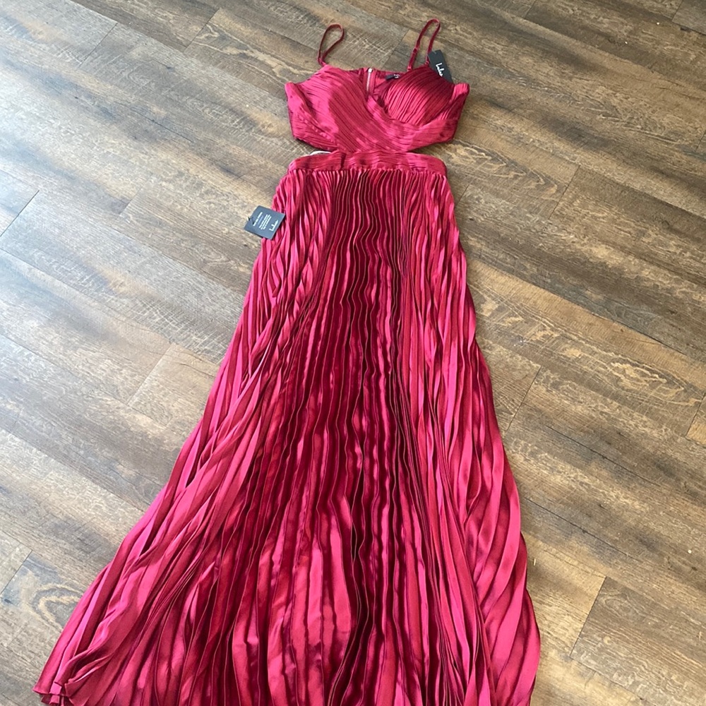 Got the glam pleated cutout maxi dress